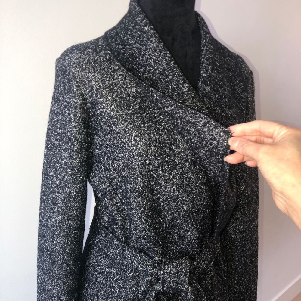 Like New - CHIC By Jacob Herringbone Belted Wrap Coat Size M - Picture 6 of 17
